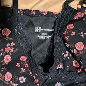 Vestido de malla con detalle de encaje, floral, descotado talla xs No Boudaries